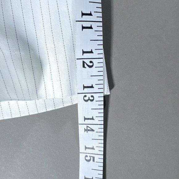 Worthington Petite Stretch White Shorts‎ with Black Vertical Dash Design Size 4P - Picture 6 of 14